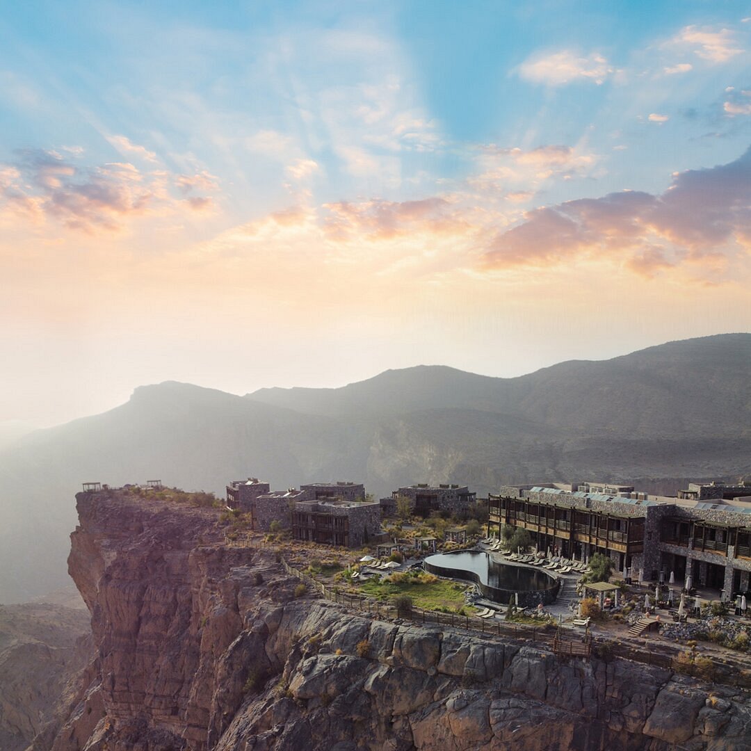 الفنادق والمنتجعات الفنادق والمنتجعات